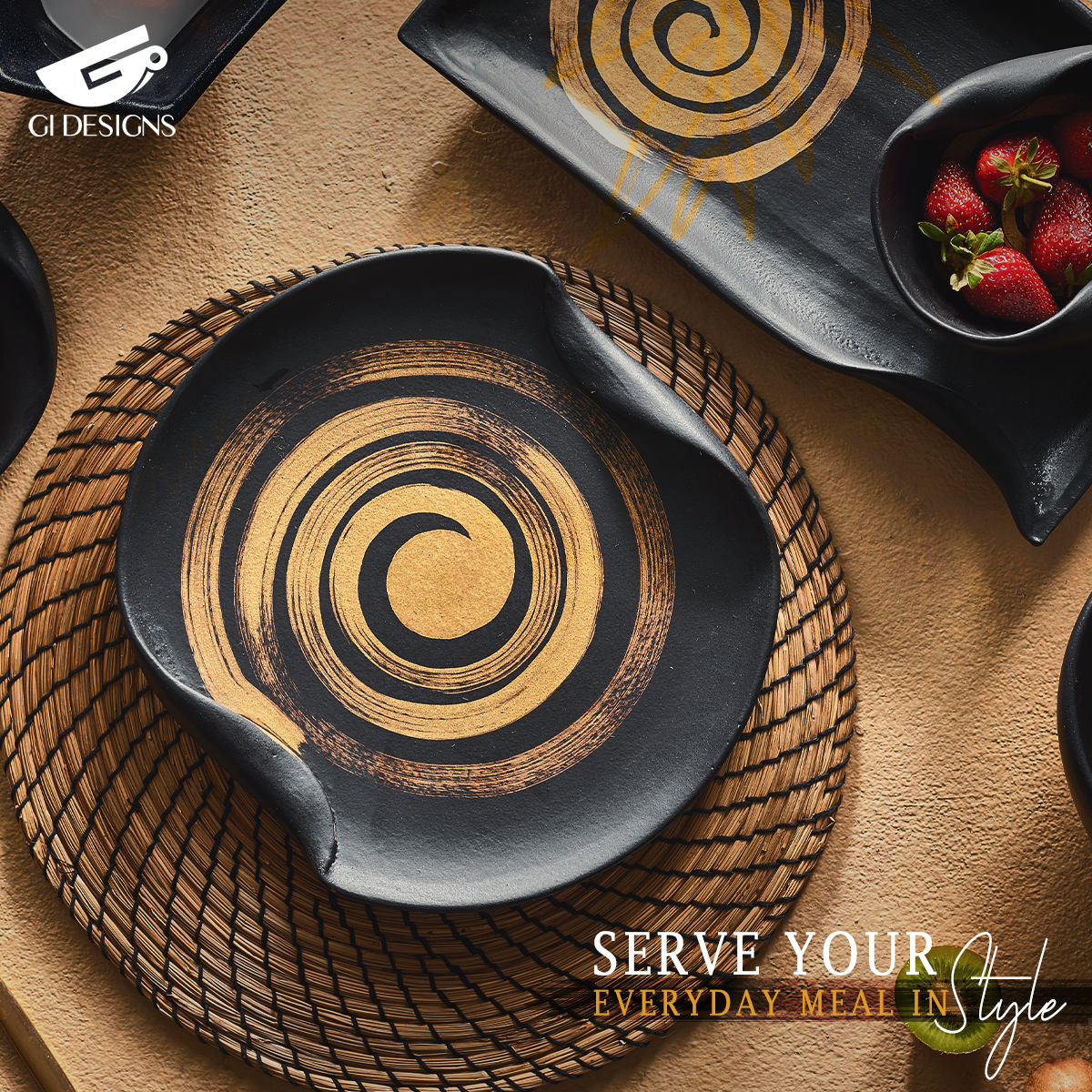 Wave Plate Black & Gold